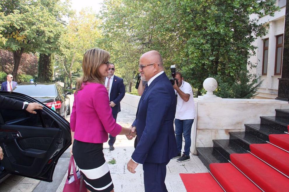  Министър Екатерина Захариева и министърът на външните работи на Черна гора Сърджан Дарманович 