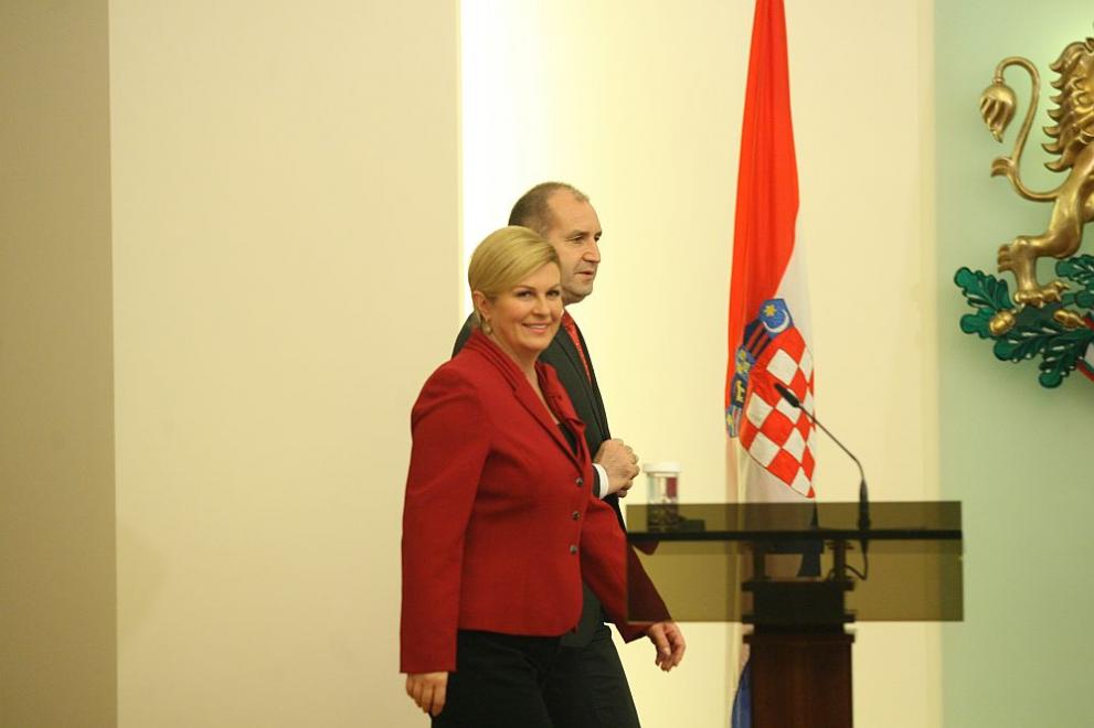  Президентът на България Румен Радев и хърватският му сътрудник Колинда Грабар-Китарович 