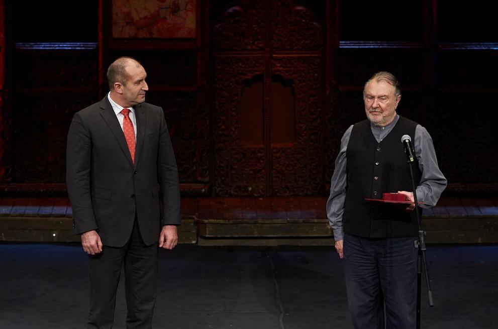  Президентът Румен Радев и артистът Васил Михайлов 