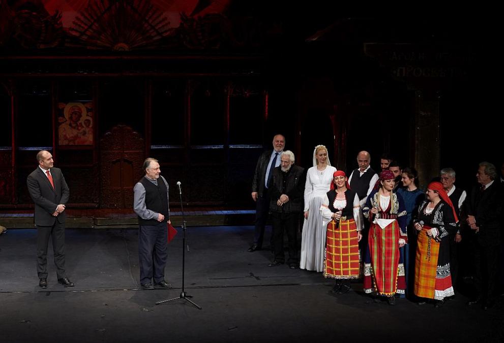  Президентът Румен Радев и артистът Васил Михайлов 