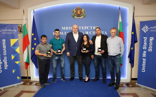 Министърът на младежта и спорта Красен Кралев награди с почетни