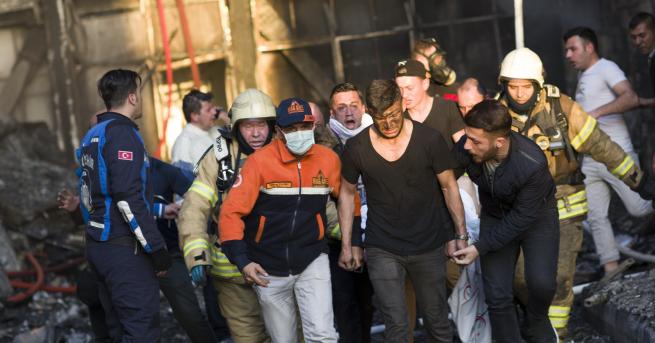 Голям пожар избухна в болница в Истанбул пациентите спешно бяха