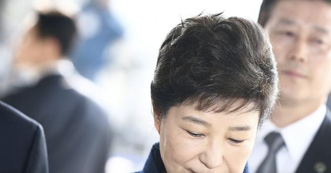 Бившата южнокорейска президентка Пак Гън хе бе осъдена на 24 години