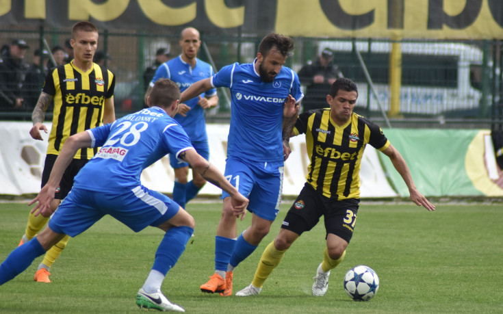 Срещата Ботев - Левски в СНИМКИ