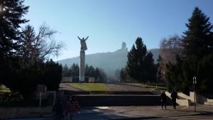 разперко паметник на свободата шумен