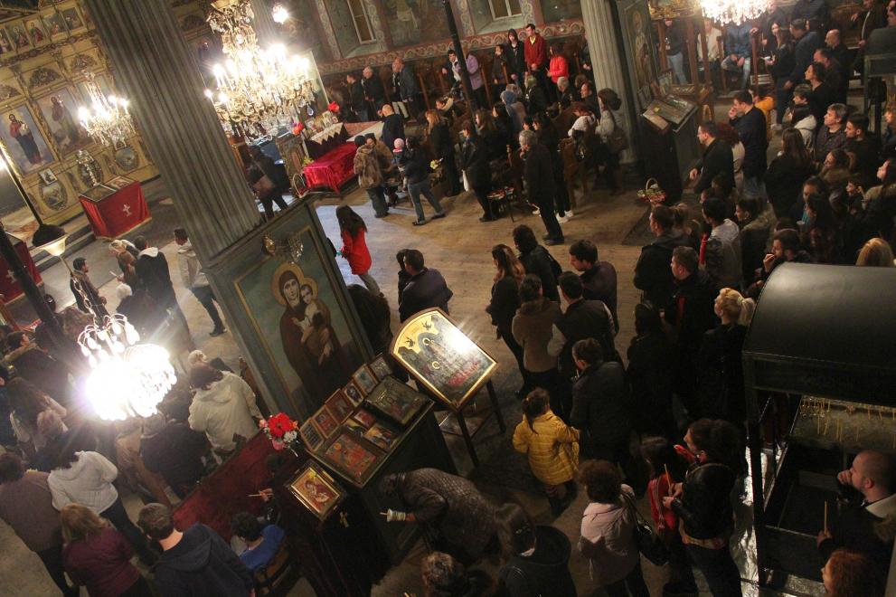 Благодатният огън пристигна от Румъния, Дядо Владика идва в понеделник