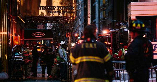 Пожар избухна в небостъргача Тръмп тауър в централен Манхатън в