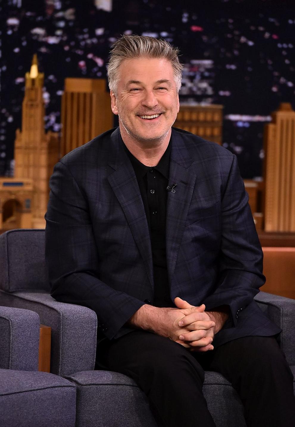  59-годишният Алек Болдуин има четири деца. Той има 22-годишна щерка от брака си с актрисата Ким Бейсингър. През 2012 година се дами за брачната половинка си Хилария, от която има три деца, родени през 2013, 2015 и 2016 година. 59-годишният артист и брачната половинка му чакат тази година петото си дете. 