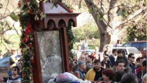 Стотици вярващи се включват в литийното шествие на Бачковския манастир