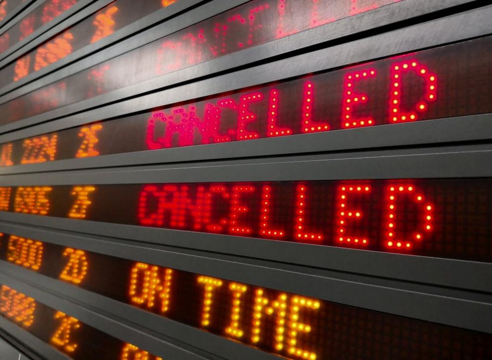 Авиокомпании по цял свят отмениха в понеделник повече от 2