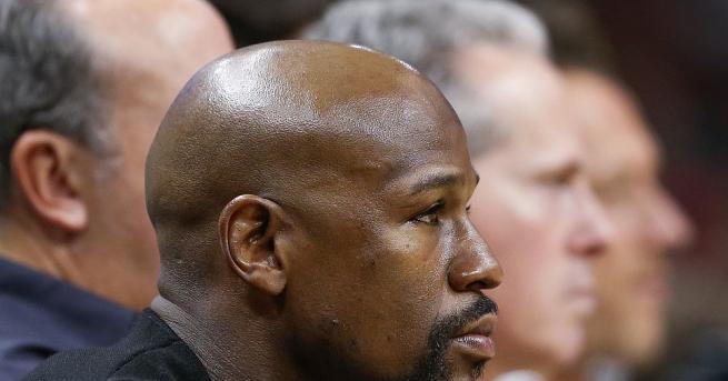 Охранител на Флойд Мейуедър е бил ранен в крака след