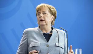 Меркел: Германия не трябва да се бори сама с миграцията