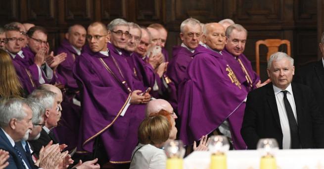 Полша отбеляза днес осмата годишнина от самолетната катастрофа в Русия