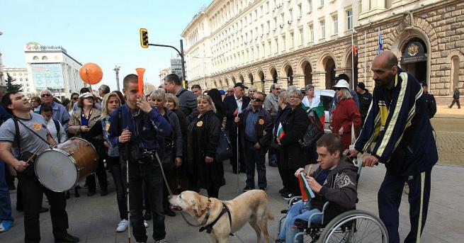 Хиляди хора с увреждания от София и цялата страна се