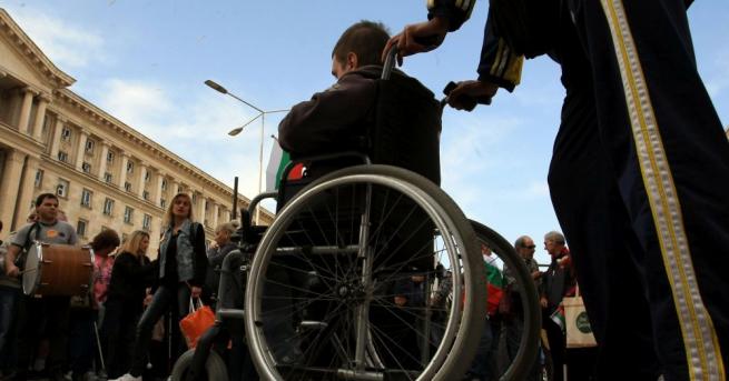Майки на деца с увреждания излизат на протест За поредна