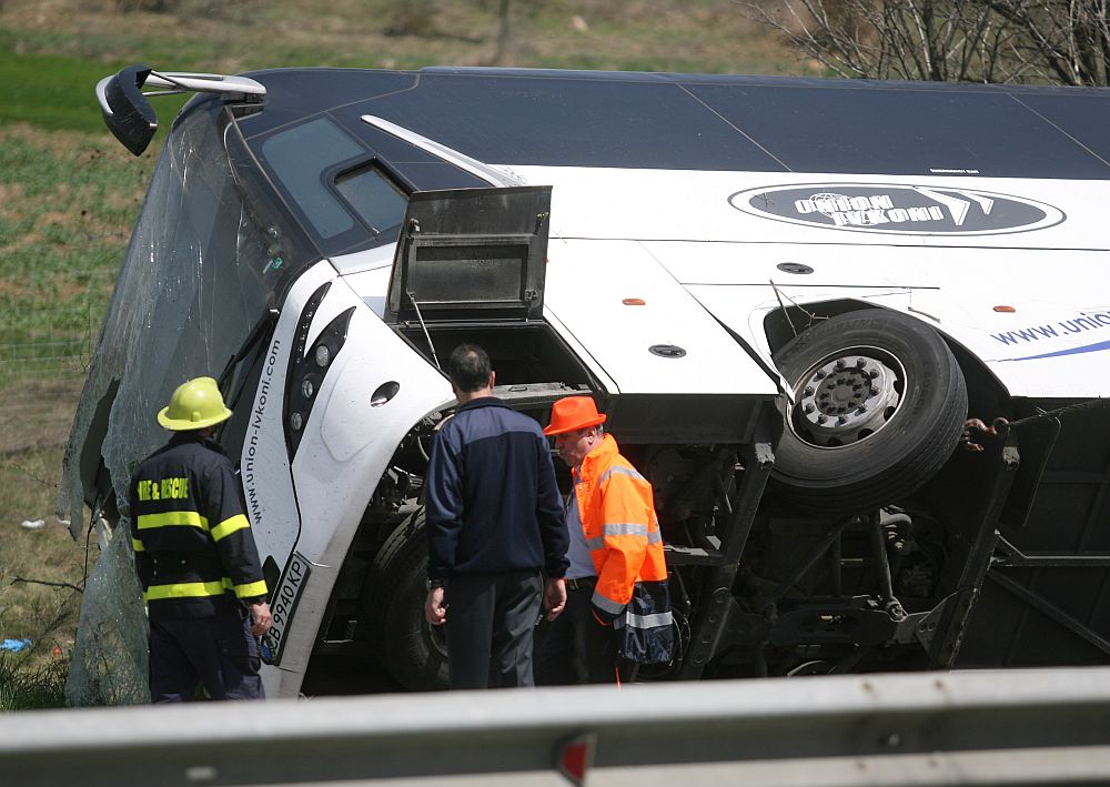 При тежка катастрофа с автобус на АМ „Тракия“ на 13 април загинаха 6 човека, а над 20 бяха ранени