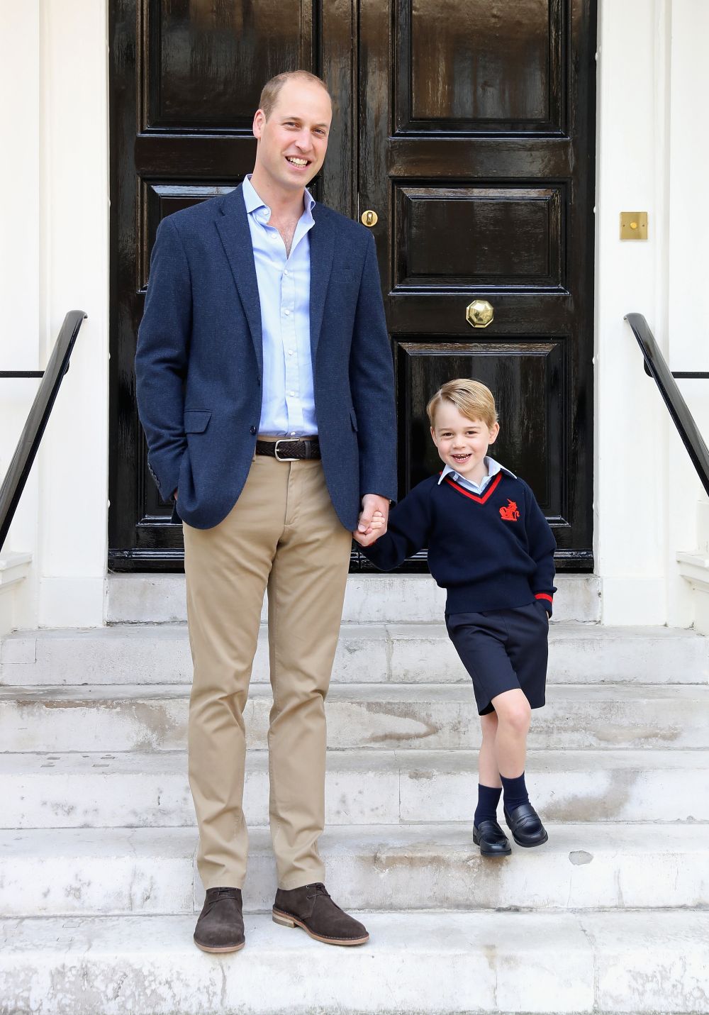 Принц Уилям придружава принц Джордж за първия му ден в училище.