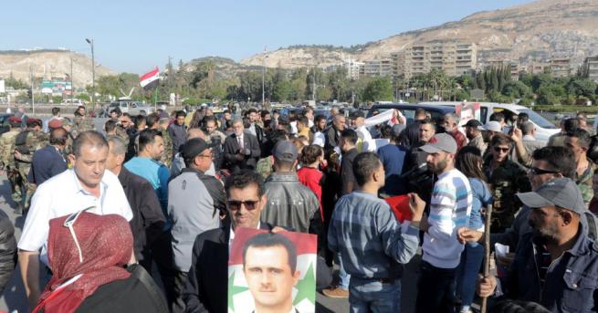 Жителите на Дамаск излязоха на протест срещу военните удари предаде