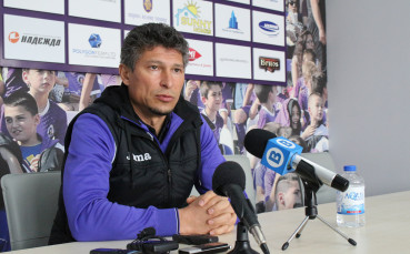 Спрягат Красимир Балъков за пост в Спортинг Лисабон