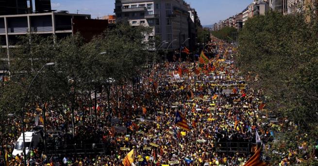 Триста и петнайсет хиляди привърженици на независимост на Каталуния манифестираха