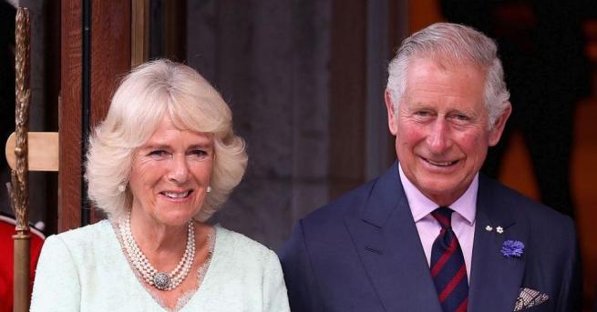 Камила и Чарлз се запознават през 1970 г когато бъдещата