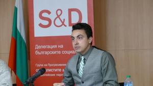 Момчил Неков