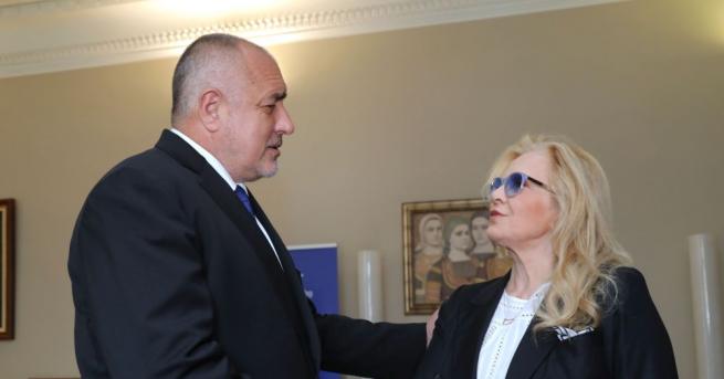 Премиерът Бойко Борисов се срещна с певицата Силви Вартан съобщи