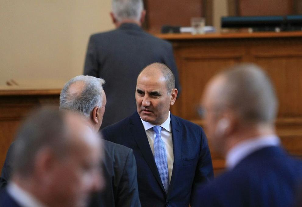  Председателят на Парламентарната група на ГЕРБ Цветан Цветанов 