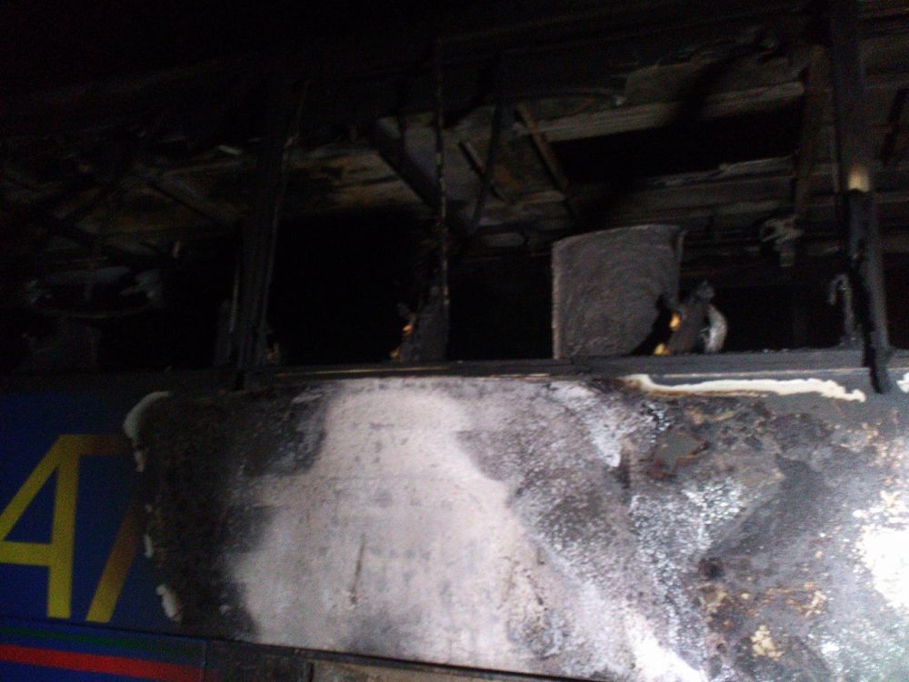 Автобус, превозващ 46 души от София за Македония, изгоря напълно на пътя между Кюстендил и граничния контролно-пропускателен пункт 