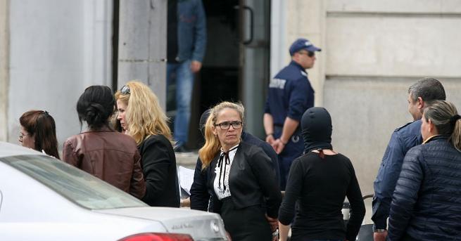Очаква се днес прокуратурата да поиска постоянен арест за кметицата