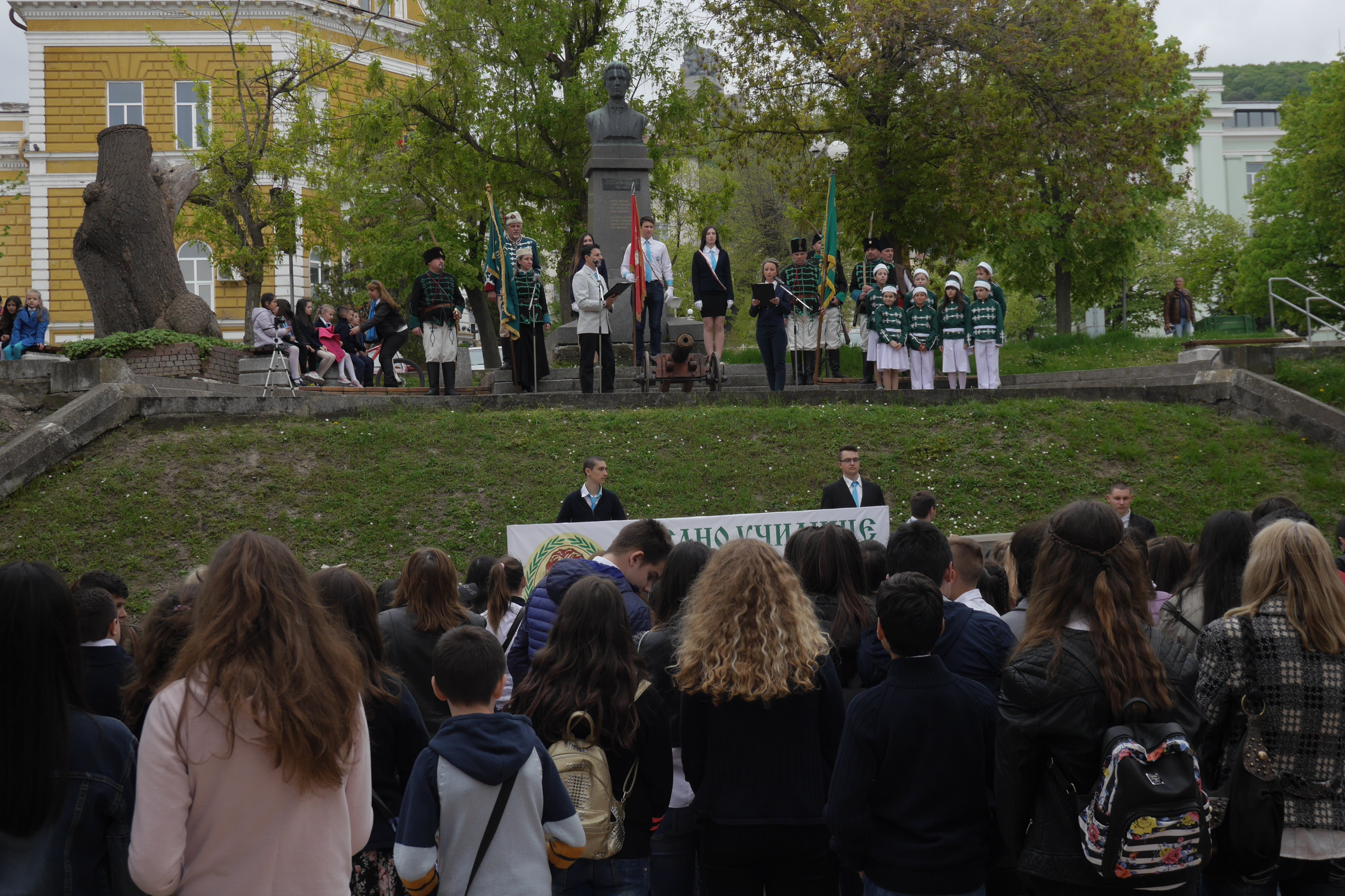 Няма шуменец, който да не е свързан с училище Волов, каза директорът Ема Радушева