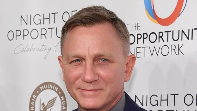 Даниел Крейг продаде личния си „Астън Мартин“, за да помага на младежи от малцинствата