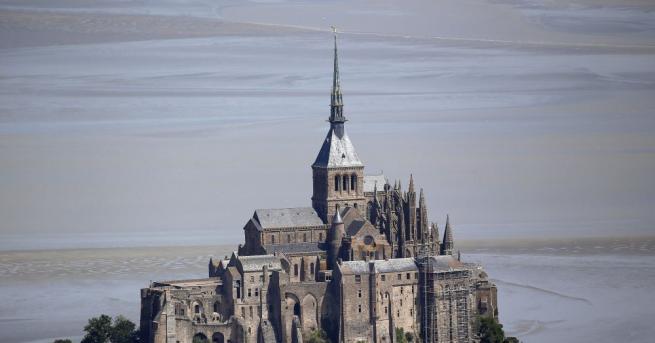 Мон Сен Мишел - един от най-посещаваните туристически обекти във