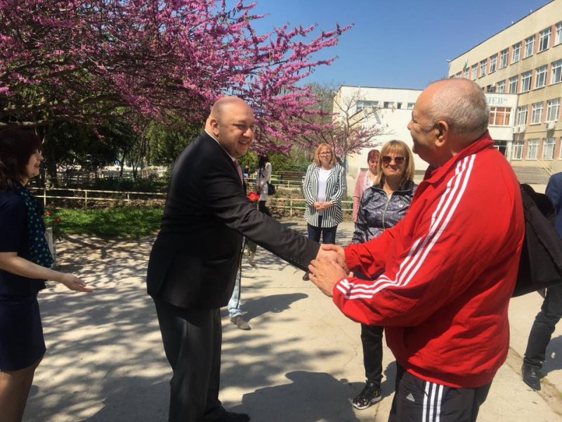 Министър Кралев посети урок с професионални треньори по лека атлетика1