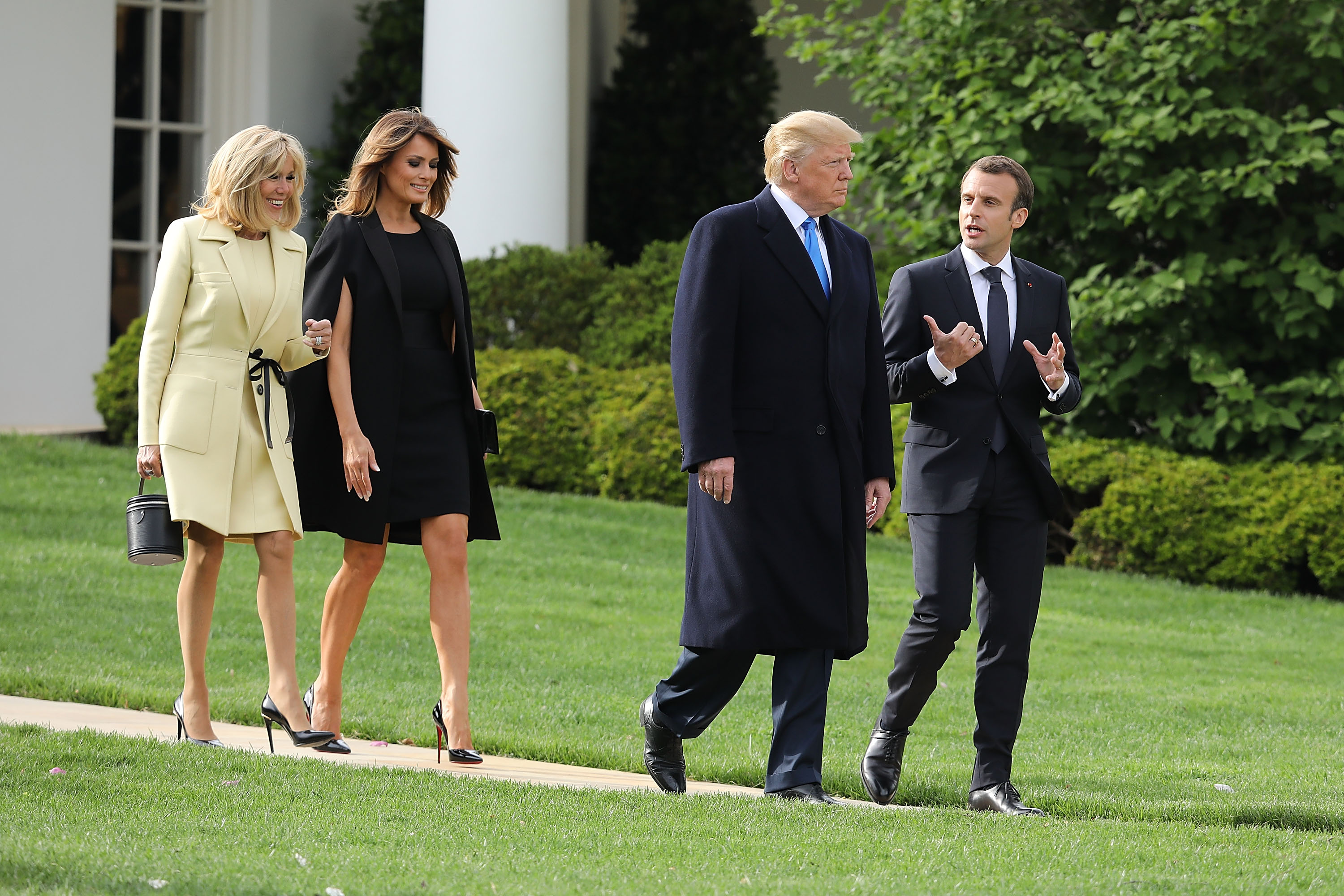 Първите дами на САЩ и Франция демонстрираха стил със своите тоалети, по време на тридневно държавно посещение във Вашингтон на френския президент Еманюел Макрон.<br />
<br />
Това е първата визита на чуждестранен лидер след влизането на Доналд Тръмп в Белия дом.<br />
 