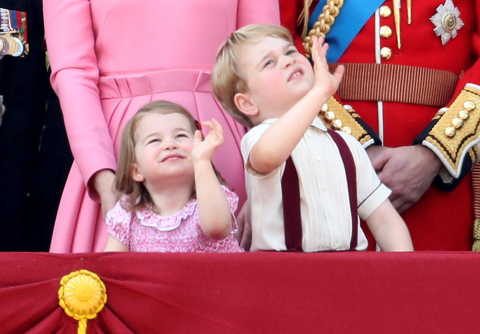 Принцеса Шарлот и принц Джордж на балкона Бъкингамския дворец