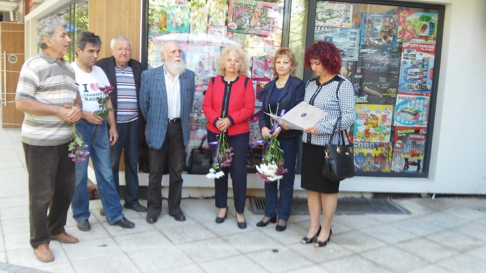 С цветя и дискусия отбелязаха Деня на загиналите при трудови злополуки