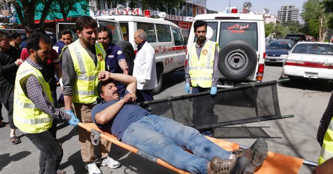 Двоен самоубийствен атентат в Кабул взе жертви предаде Франс прес