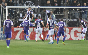 Локомотив Пловдив и Етър играят при 0 0 в първи плейофен