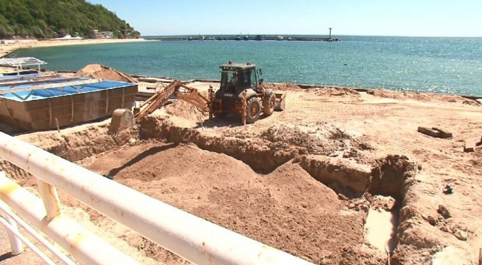 Изкоп на плажа в Каварна