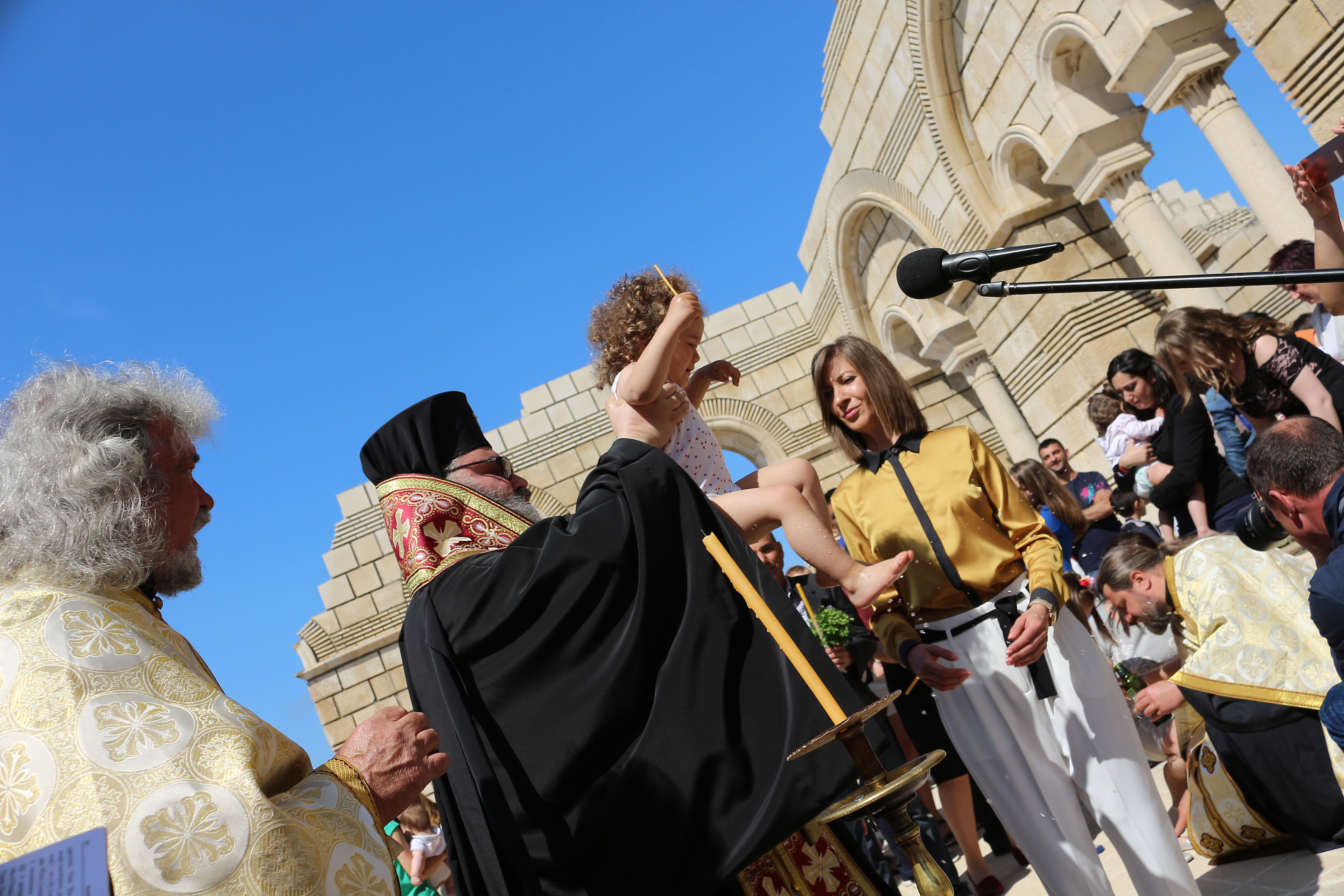 Варненският и Великопреславски митрополит Йоан извърши ритуала.