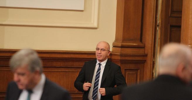 Парламентът отхвърли искането на БСП Емил Христов да бъде отстранен
