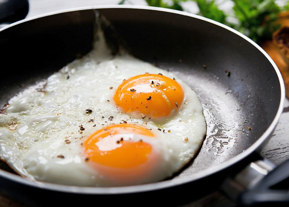 Старо еврейско суеверие гласи, че консумирането на яйце с два жълтъка ще ви благослови с много деца