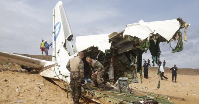 Петима души загинаха при катастрофа на военно-транспортен самолет, разбил се