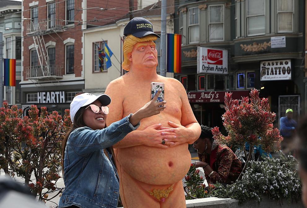  Доналд Тръмп скулптура гол 