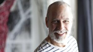 мъж бели коси