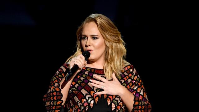 Ще запише ли Адел още една песен за Джеймс Бонд