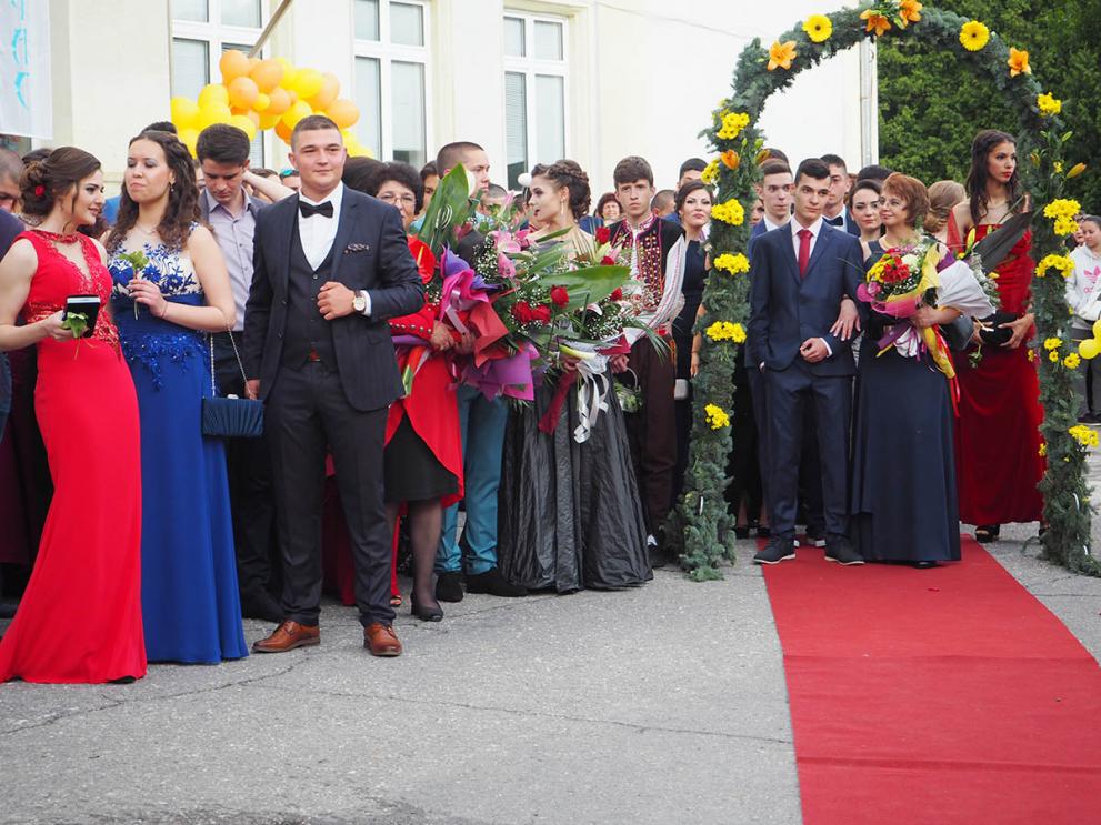 Половината балове тази година са на 24 май