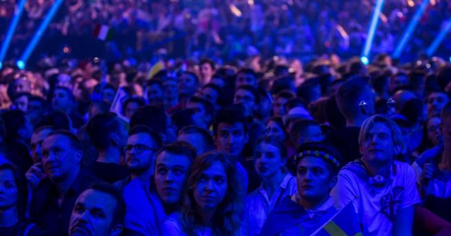 Евровизия се провежда ежегодно от 1956 г Конкурсът се излъчва