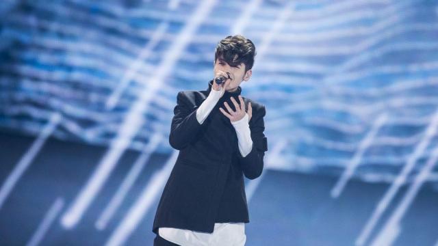 Кристиан Костов пусна нова песен - чужденците са във възторг, българите го критикуват